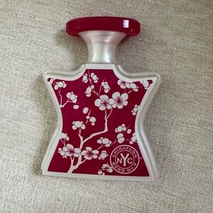Bond No.9 New York Chinatown Floral Bottle in Red and White 1.7 oz